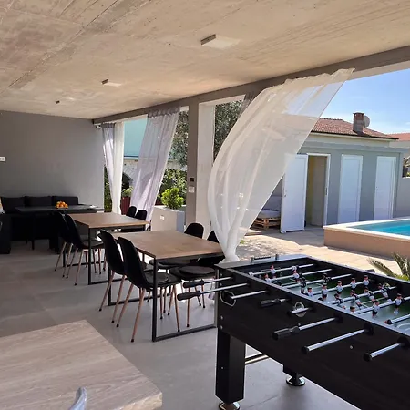 3 Apartment *